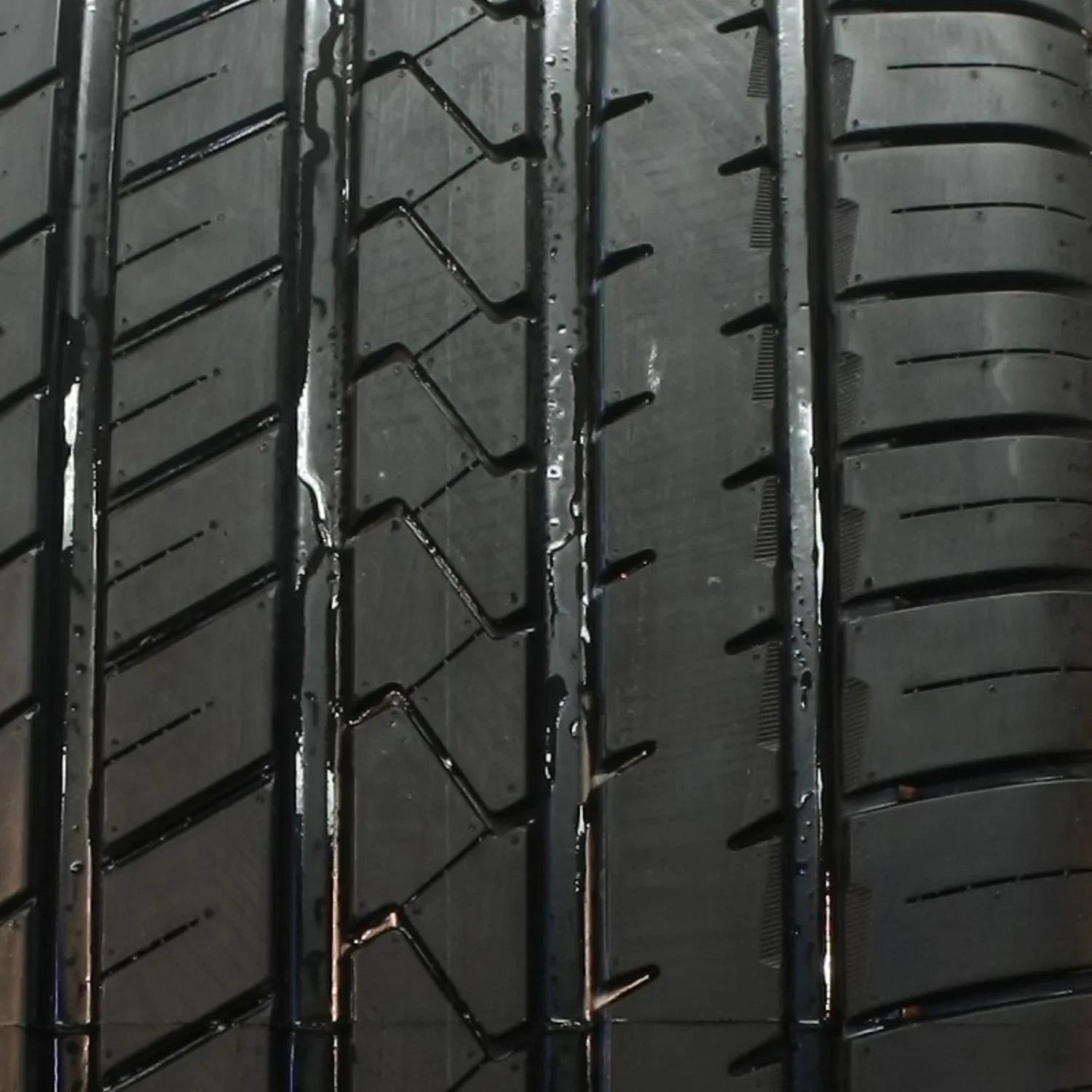 Lionhart LH-Five All Season 255/35ZR20 97W XL Passenger Tire Fits: 2017-18 Audi Q3 Technik, 2016-17 Buick Regal Sport Touring