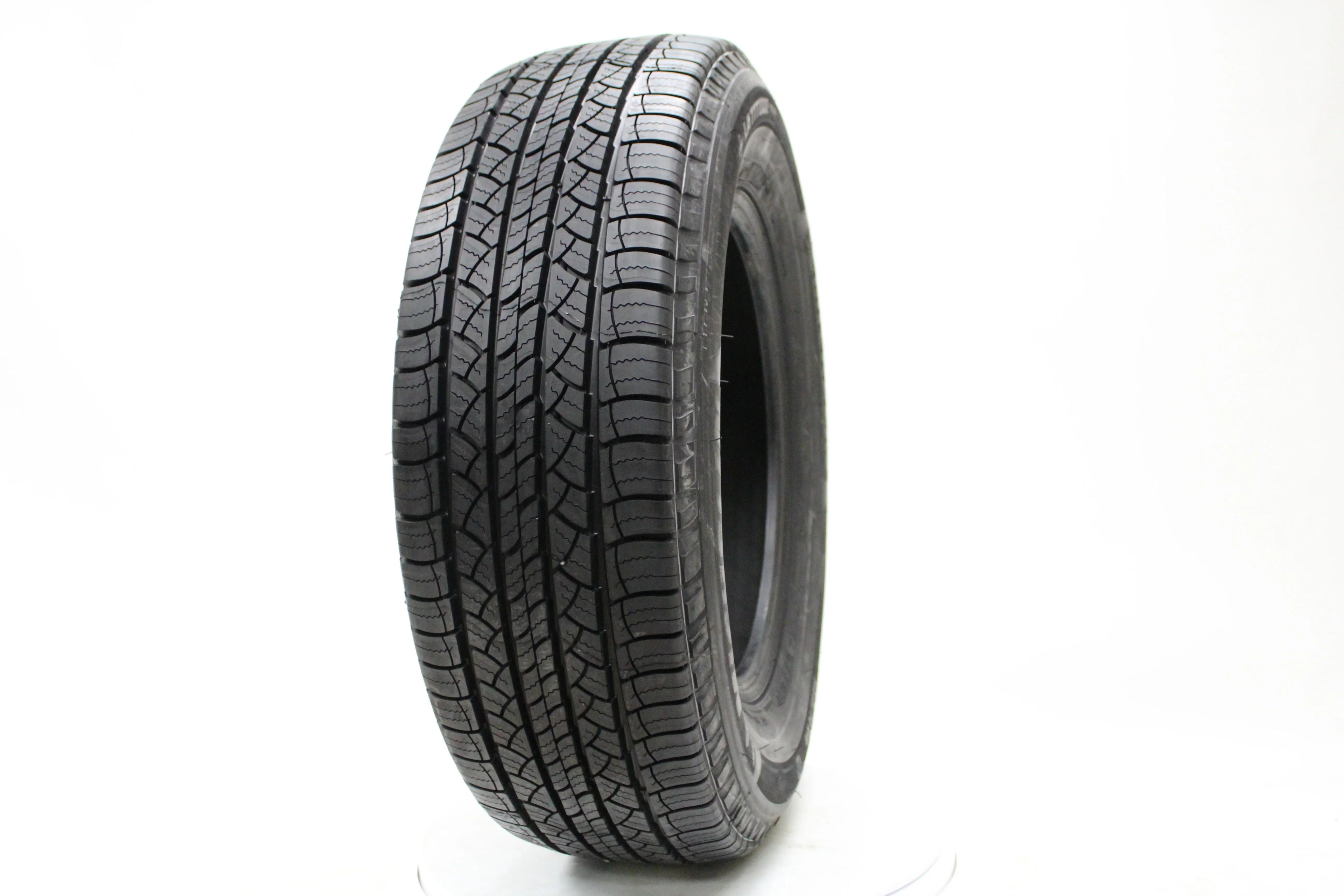 Michelin Latitude Tour 245/60R18 104 T Tire Fits: 2011-19 Ford Explorer XLT, 2014-19 Toyota Highlander LE Plus