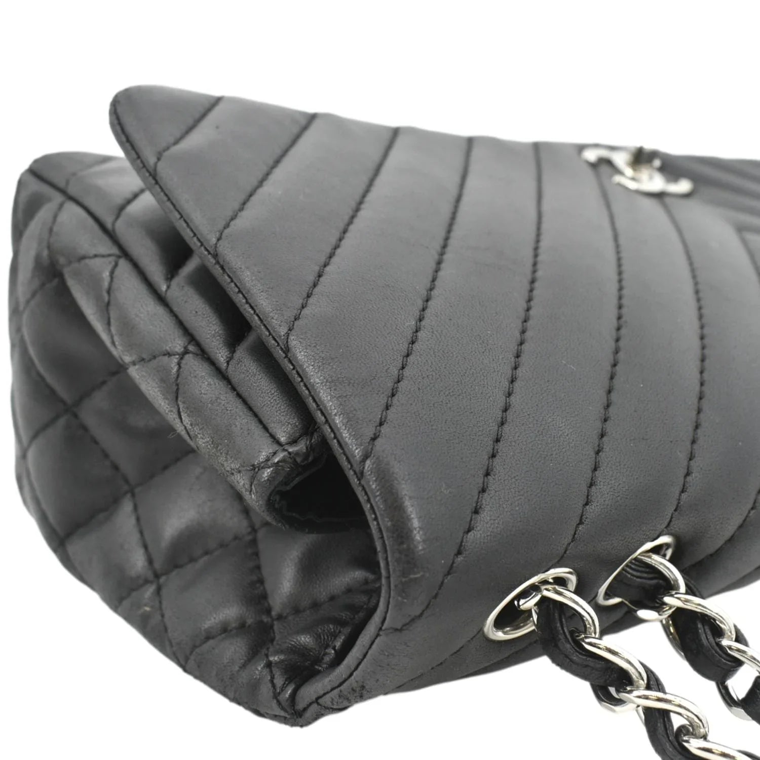 Pre-Owned CHANEL Surpique Chevron Medium Lambskin Leather Flap Crossbody Bag Black