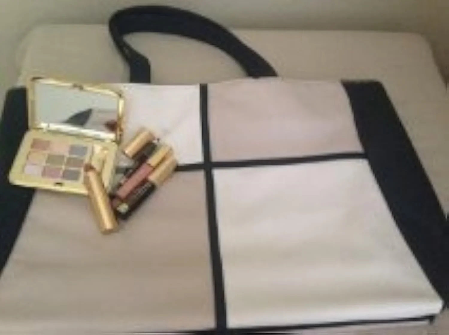 Estee Lauder Gift Set Deluxe Eyeshadow Compact Pure Color 9 Color so Intense , so Vibrant , High-pigment , High-impact Color with Every Stroke. Sattin , Shimmer , Metalic-at See All the Shad