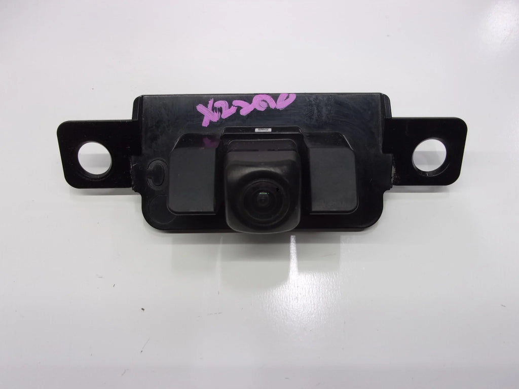 Pre-Owned 2018-2020 Toyota Camry Backup Rear View Camera ID 86790-06090 OEM (Good)