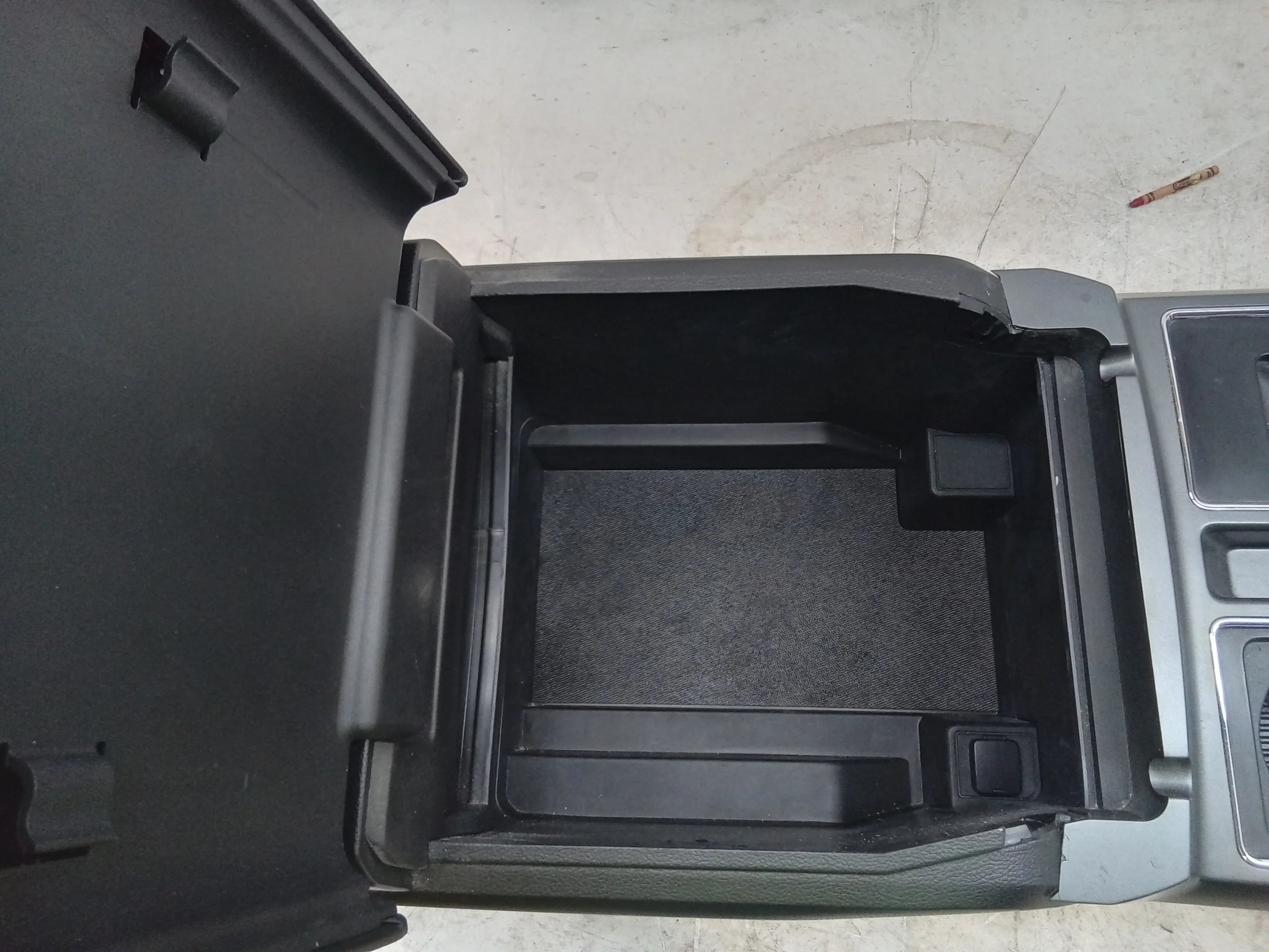 Pre-Owned 19 Ford F150 Floor Center Console W/ Shifter USB 100 Plug OEM (Good)